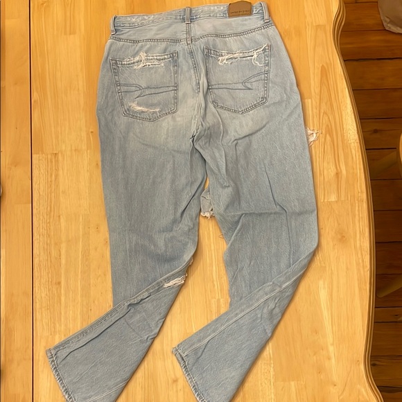 American Eagle Outfitters Women's Light Blue Distressed Jeans - Picture 2 of 5